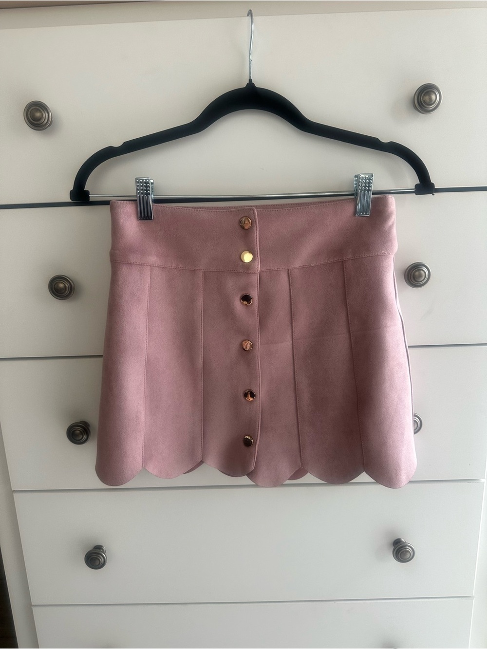 Scallop Hem Button-Front Mini Skirt in Dusty Pink - Picture 3 of 6